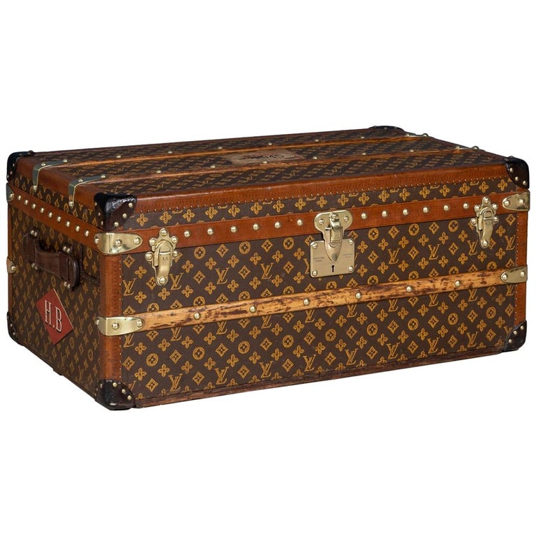 20thC LOUIS VUITTON COURIER TRUNK IN NATURAL COW HIDE