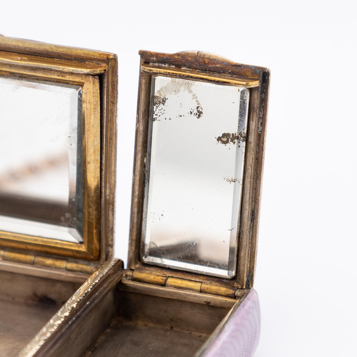 Ancienne Nécessaire russe en argent massif, émail et diamants Fabergé du 20e siècle en vente 5