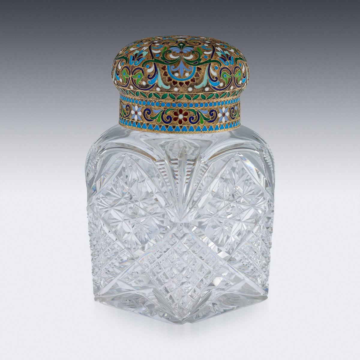 Antique Russian Silver-Gilt and Enamel Tea Caddy, St-Petersburg, circa 1910 In Good Condition In Royal Tunbridge Wells, Kent