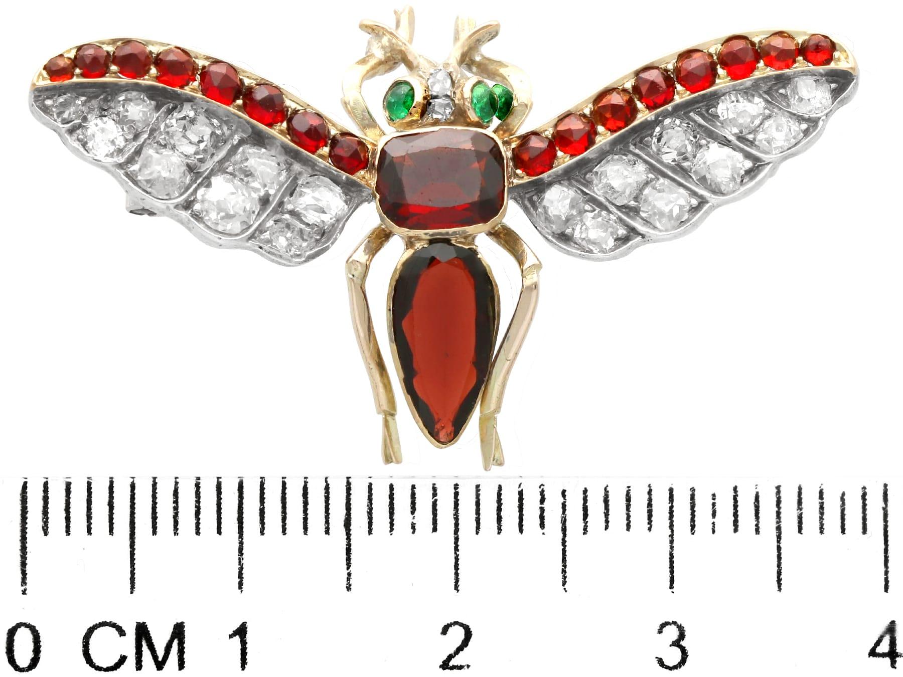 Antique 2.13 Carat Garnet Diamond and Emerald Yellow Gold Insect Pendant For Sale 5