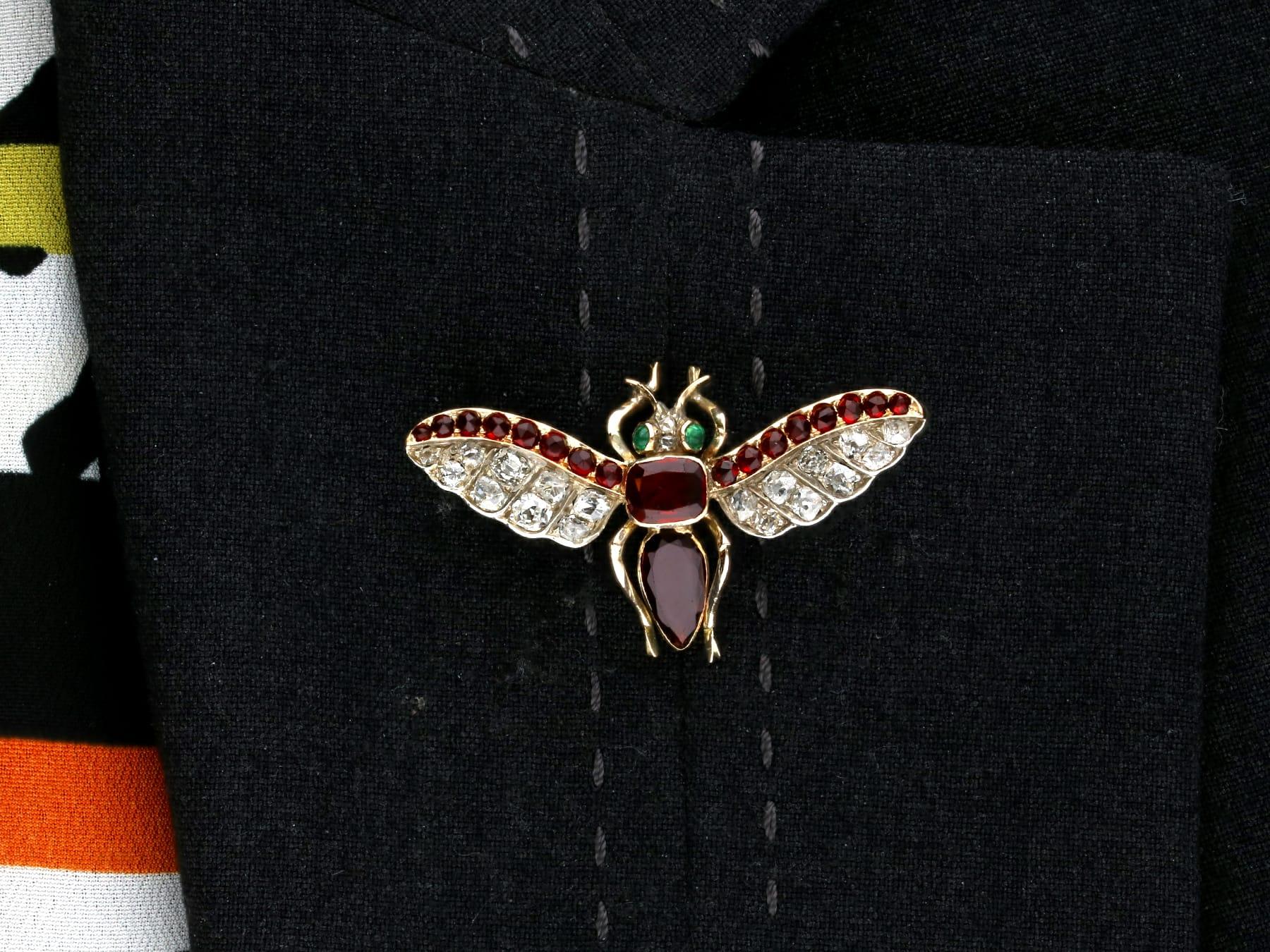 Antique 2.13 Carat Garnet Diamond and Emerald Yellow Gold Insect Pendant For Sale 9