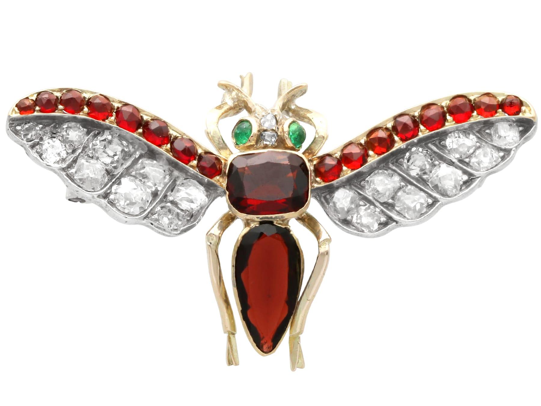 Antique 2.13 Carat Garnet Diamond and Emerald Yellow Gold Insect Pendant For Sale 2