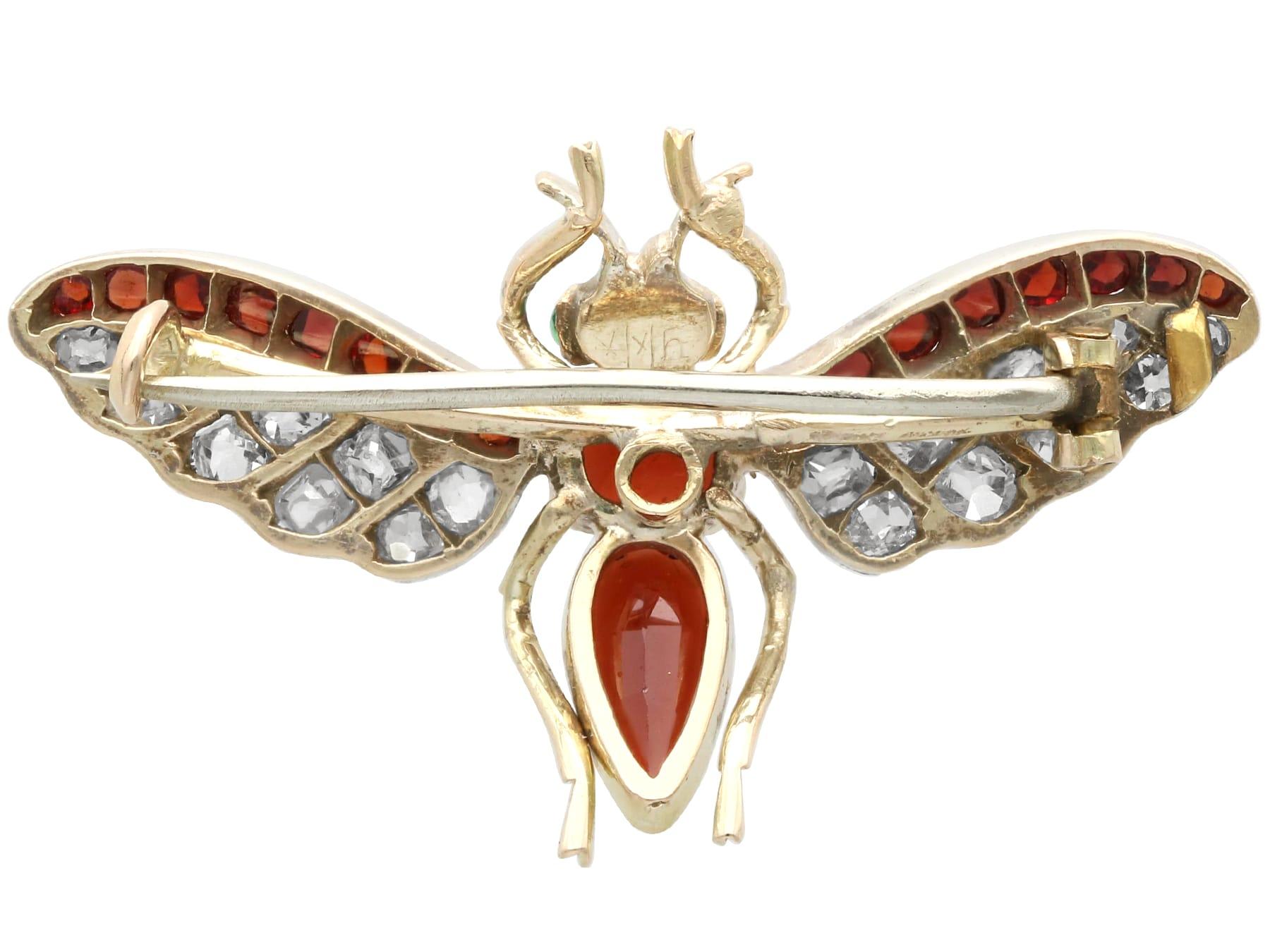 Antique 2.13 Carat Garnet Diamond and Emerald Yellow Gold Insect Pendant For Sale 3