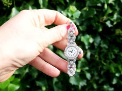 Montre de cocktail ancienne en or blanc et diamants de 2,16 carats, vers 1925