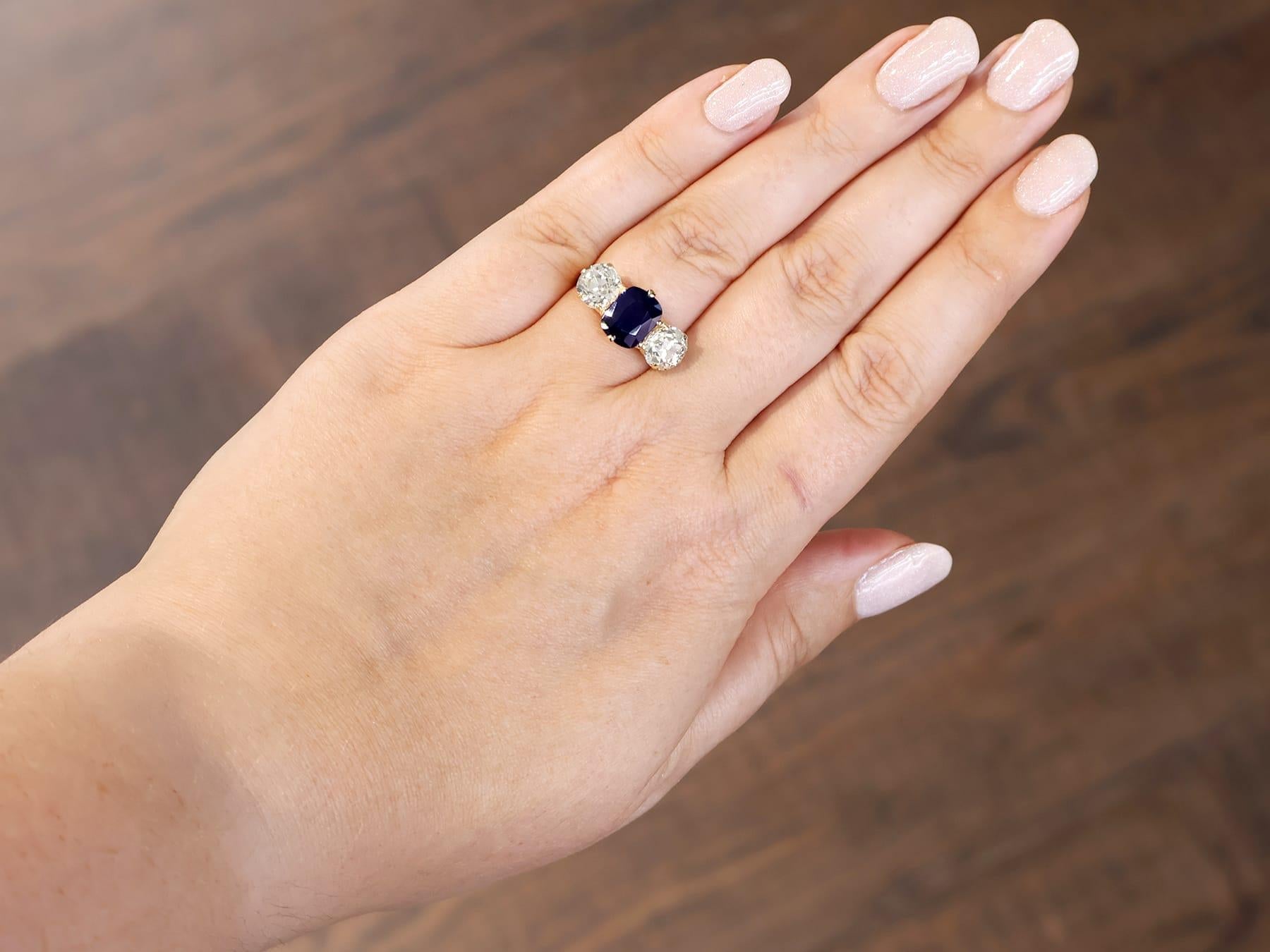 Taglio cuscino Anello antico con zaffiro basaltico da 2,17 carati e diamante da 2,52 carati, oro giallo 18 carati in vendita