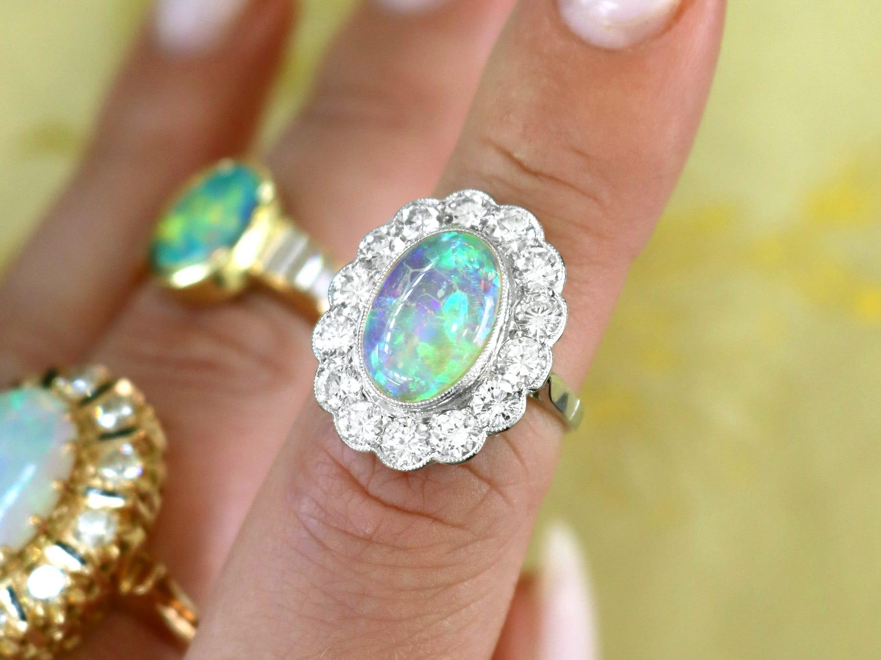 Antiguo Anillo en Racimo de Ópalo Blanco de 2,19 Quilates y Diamantes de 2,36 Quilates en Platino Corte oval en venta