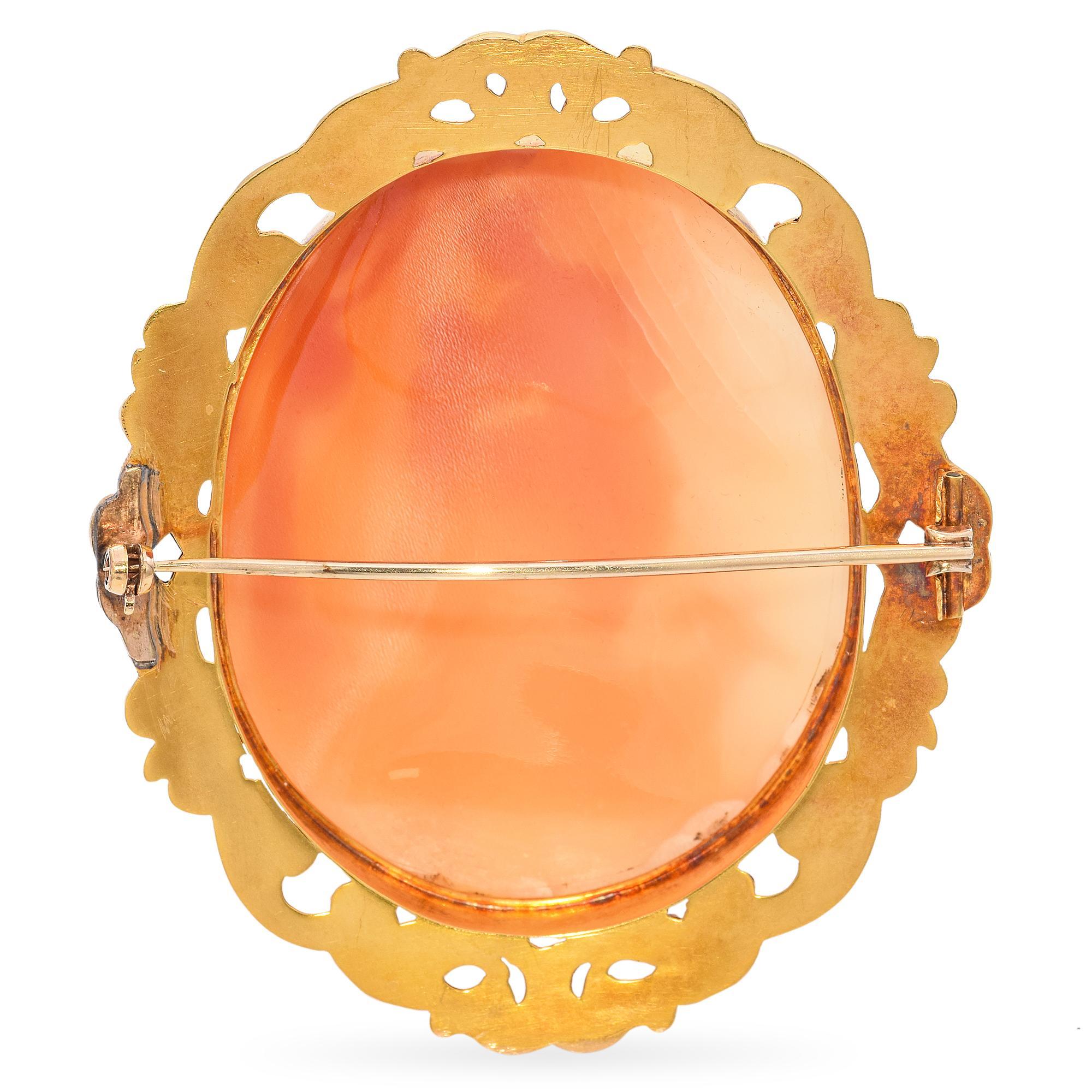 Antike 21 Karat Gelbgold Amalthea mit Baby Zeus Kamee Brosche im Angebot 1