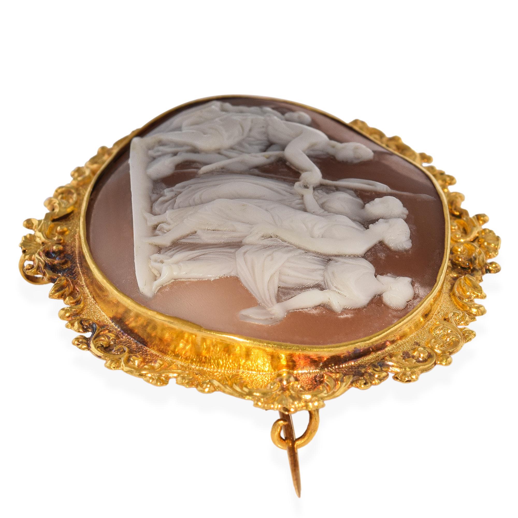 Antique 21K Yellow Gold Judgement of Paris Cameo Brooch In Good Condition For Sale In New York, NY
