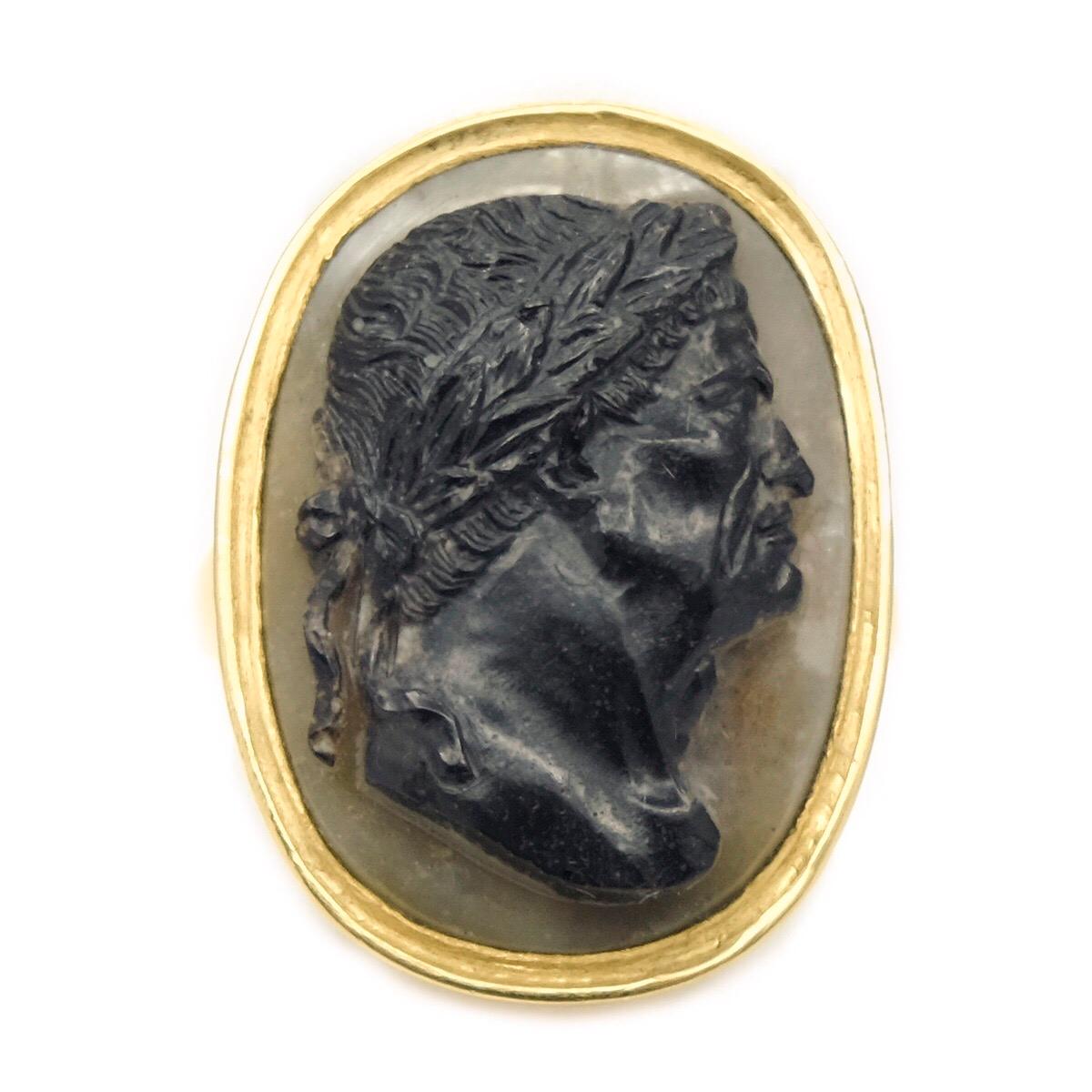 Romain classique Bague d'empereur romaine ancienne came en or jaune 22 carats avec agate et pierre dure en vente