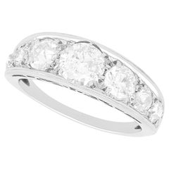 Antiker Ring aus 18 Karat Weißgold mit 2,20 Karat Diamanten und sieben Steinen