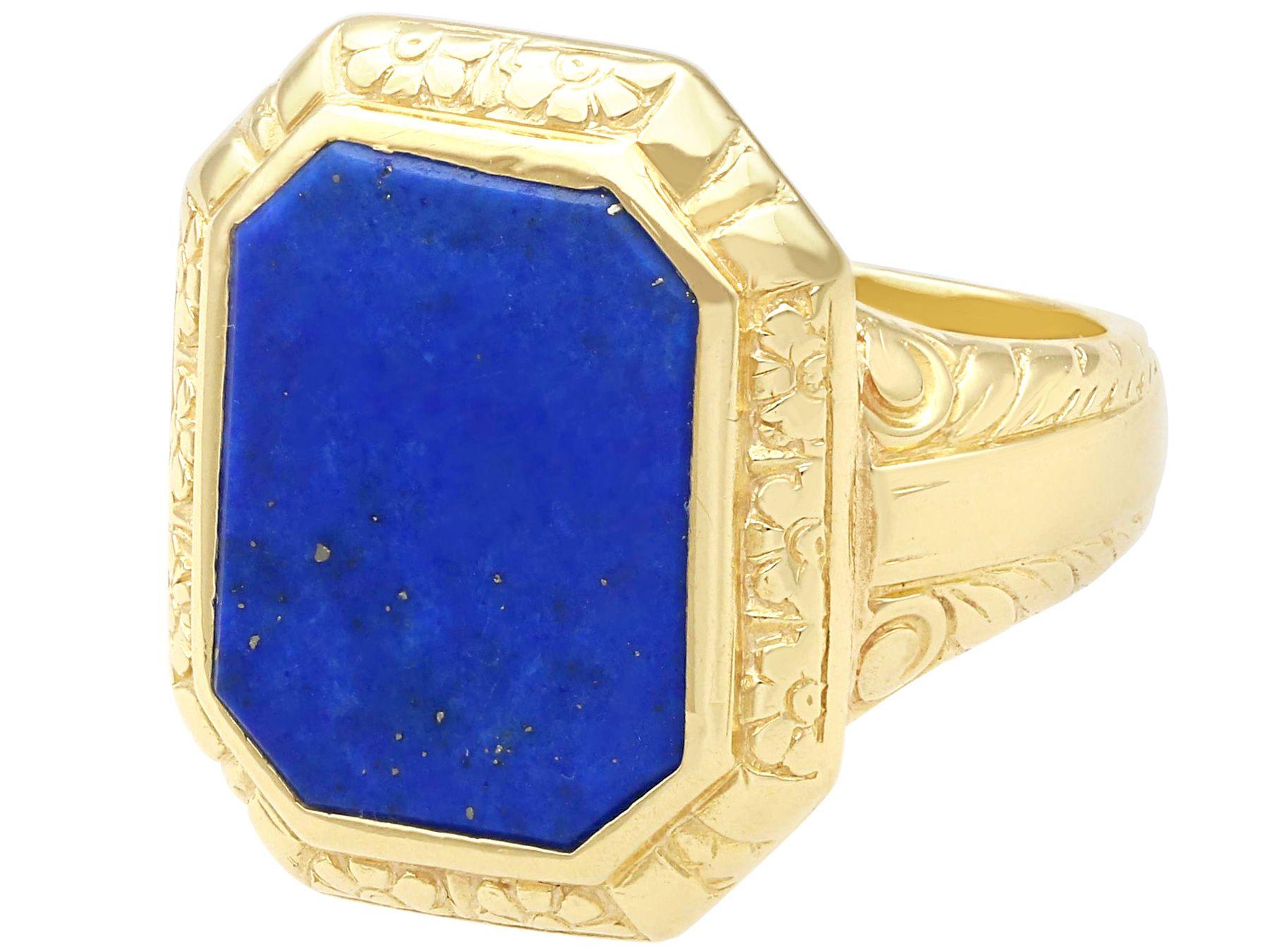 Taille octogone Bague signet ancienne en or jaune 14 carats et lapis-lazuli de 2,21 carats en vente