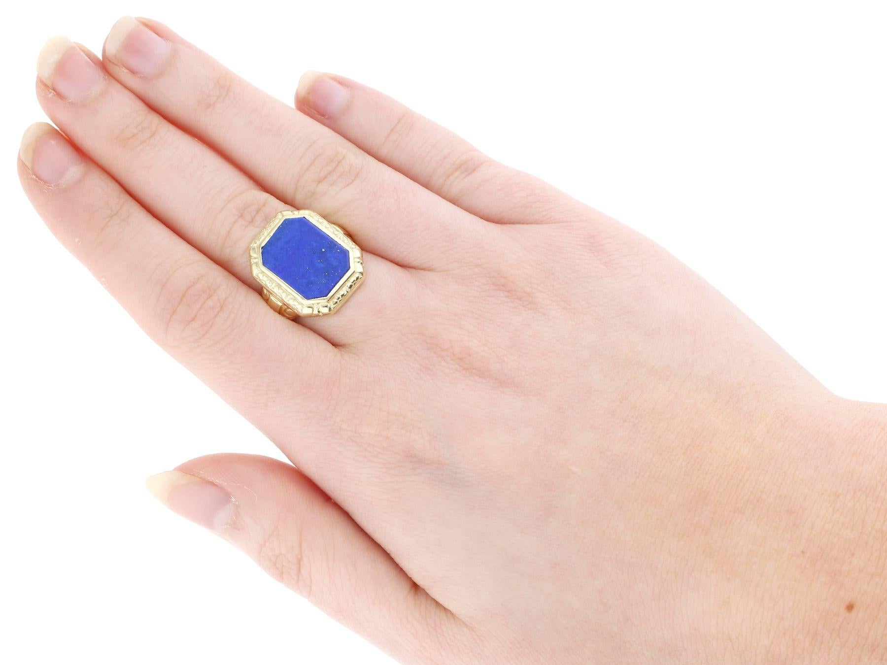 Antique 2.21Ct Lapis Lazuli and 14k Yellow Gold Signet Ring In Excellent Condition For Sale In Jesmond, Newcastle Upon Tyne