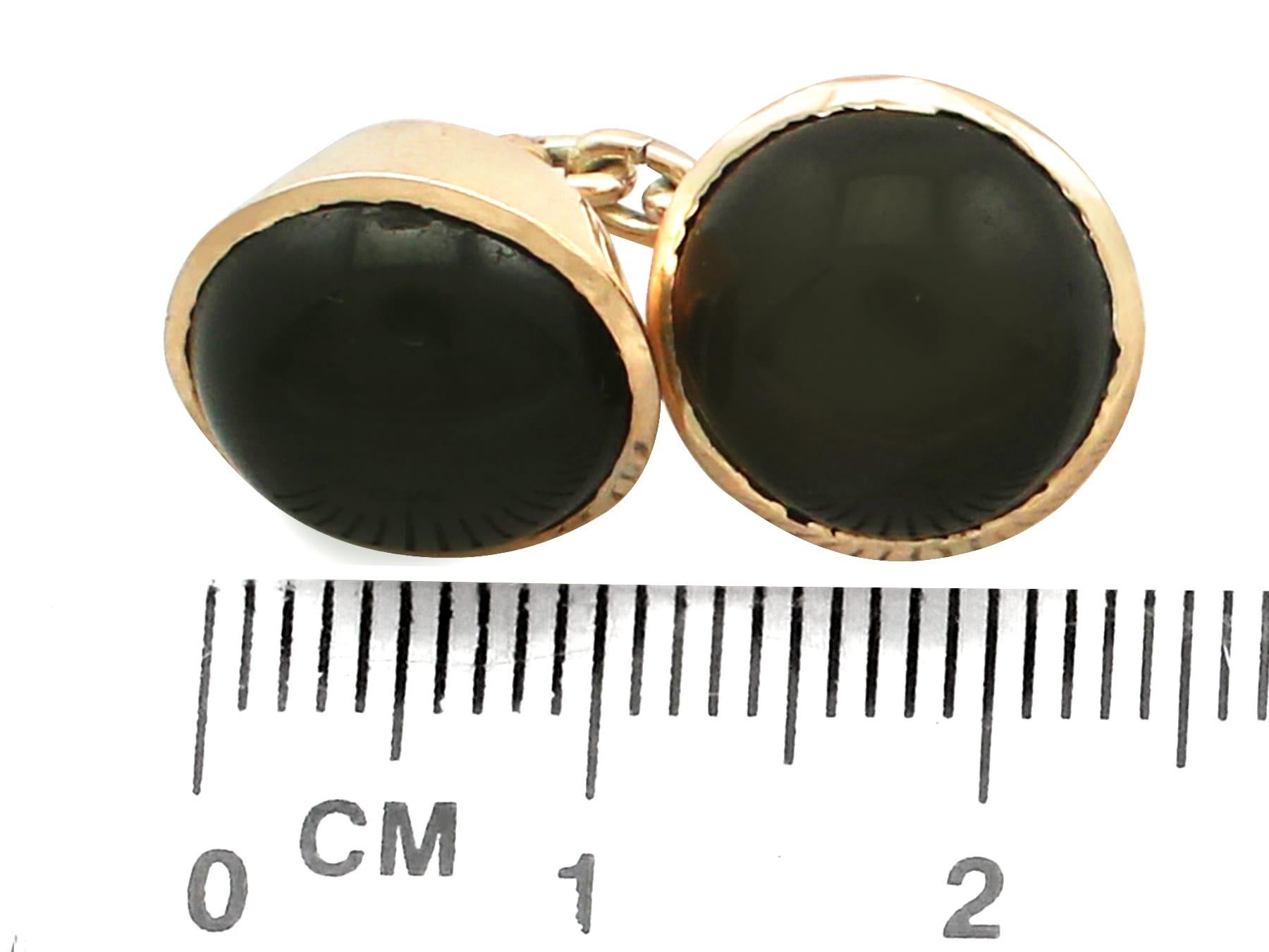 Antique 22.28 Carat Star Diopside and Yellow Gold Cufflinks For Sale 2