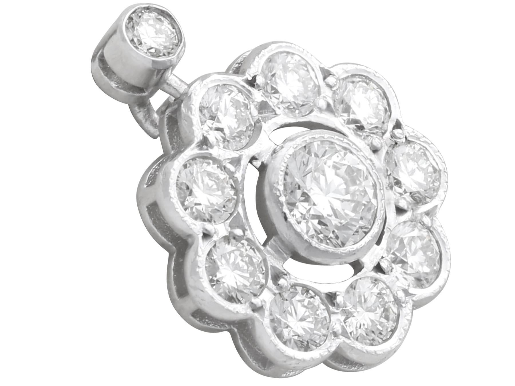 Boucles d'oreilles anciennes en or blanc 18 carats et diamants de 2,25 carats, c. 1930 Unisexe en vente