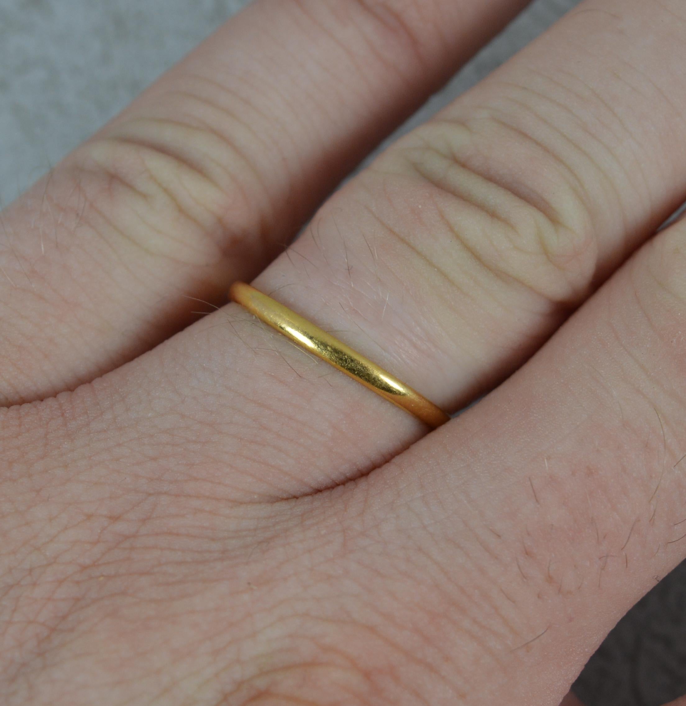 A fine antique plain wedding band ring. c1910.
Solid 22 carat yellow gold example.
Designed with FIDELITY to the inside in platinum.
1.7mm wide example.

​CONDITION ; Good. Clean example. Light wear. Please view photographs.
WEIGHT ; 1.4 grams
SIZE