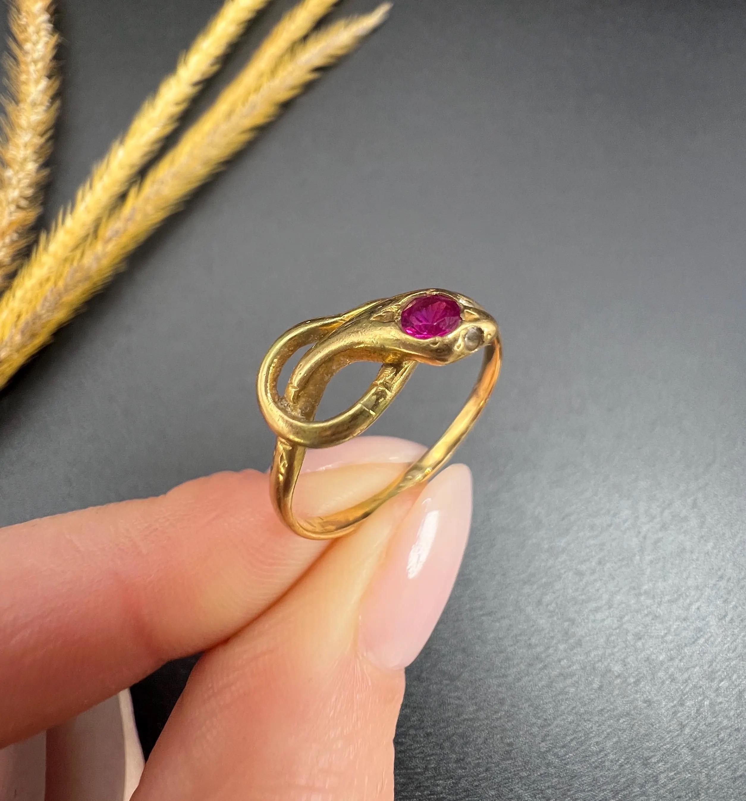 Antiker Schlangenring aus 22 Karat Gelbgold, edwardianischer Rubin im Angebot 5
