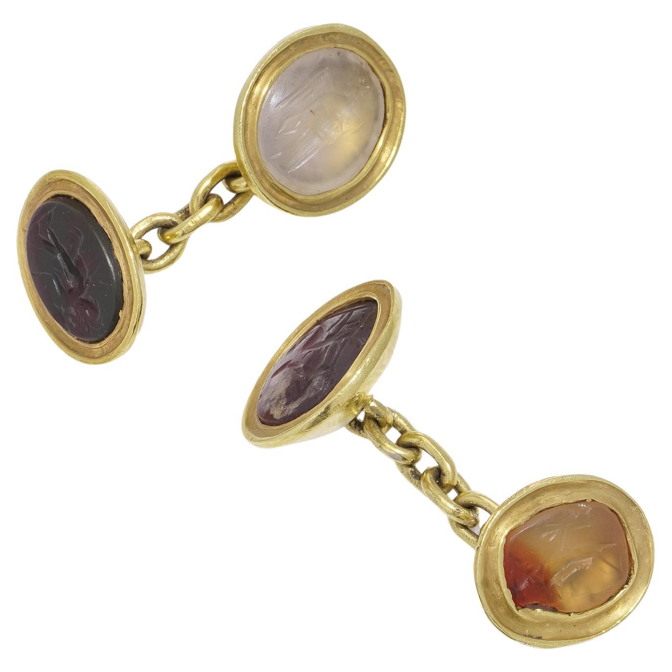 Antique 22kt yellow gold cufflinks, each adorned with Roman 4 carved hardstone For Sale