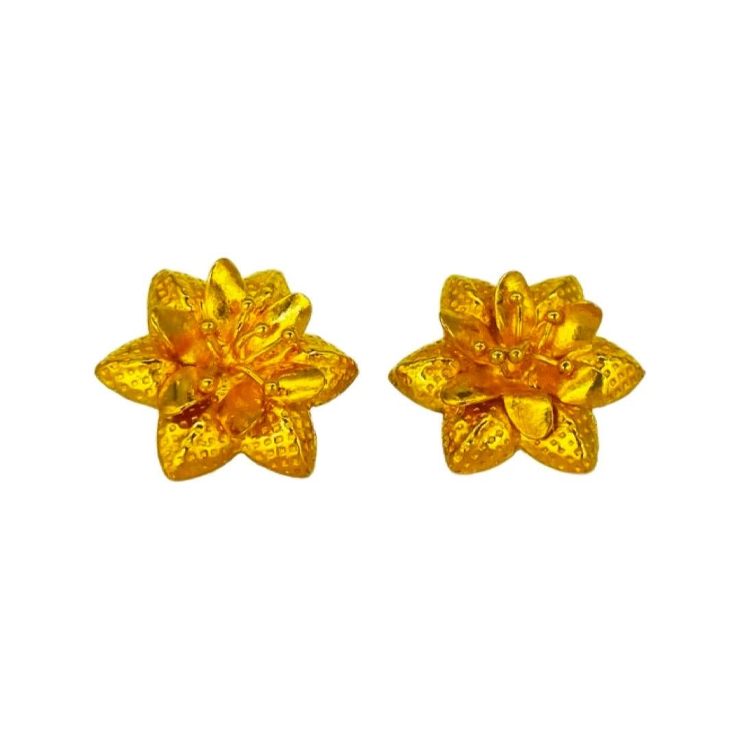 Antique 23 Karat 965% Gold Flower Stud Earrings. Very unique flower puff earrings in 23k gold. The earrings measure 13.6mm and weight 3.8 grams in total. Very nice set, please see all photos.