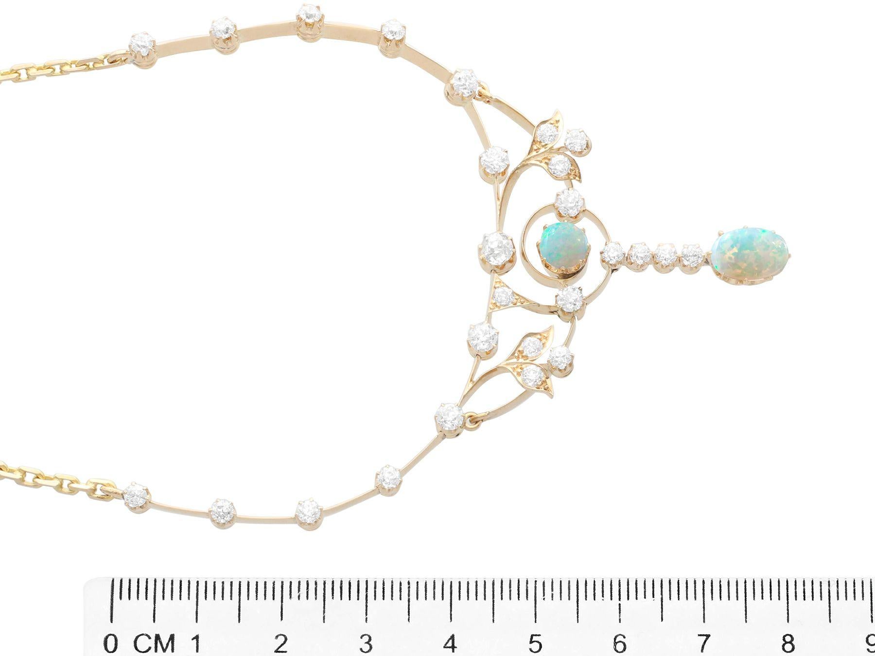 Antike viktorianische Halskette aus Gelbgold mit 2,30 Karat Opal und 2,54 Karat Diamant im Angebot 1