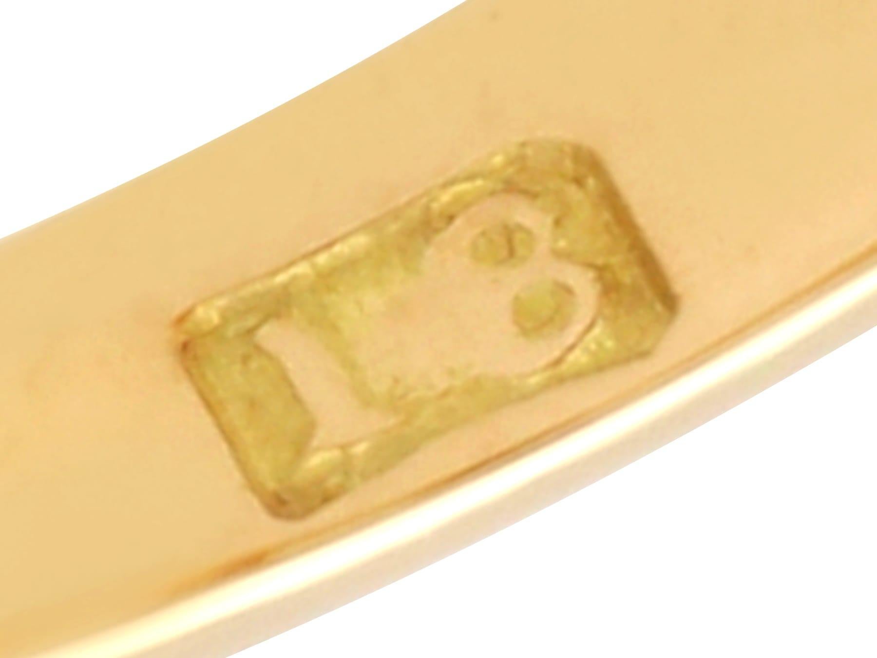 Bague trilogie ancienne en or jaune 18 carats avec opale blanche de 2,35 carats Unisexe en vente