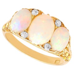 Bague trilogie ancienne en or jaune 18 carats avec opale blanche de 2,35 carats