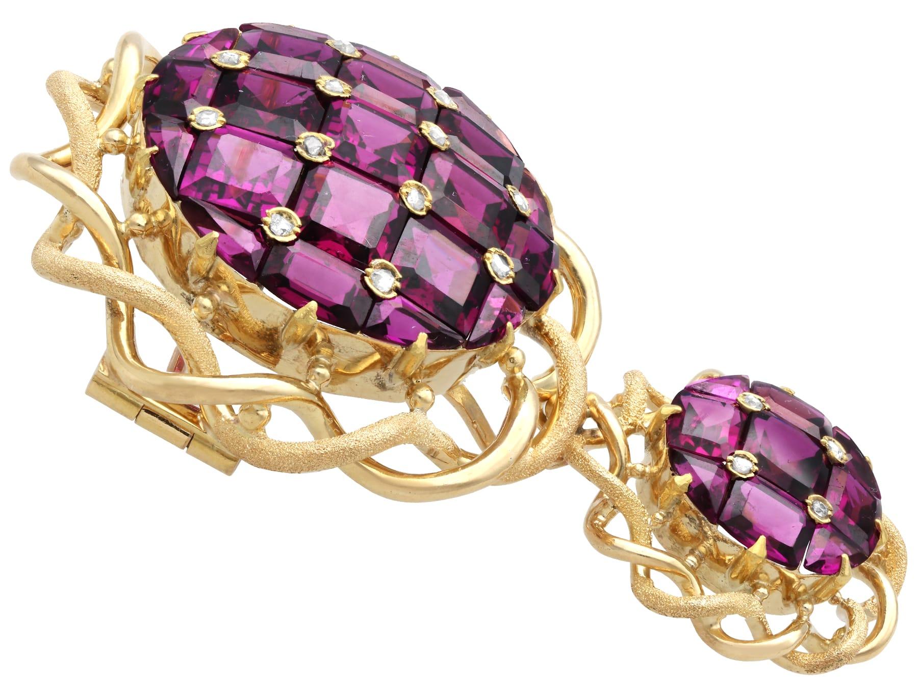 Antique 23.50 Carat Garnet 0.28 Carat Diamond 18k Yellow Gold Brooch Circa 1890 In Excellent Condition For Sale In Jesmond, Newcastle Upon Tyne
