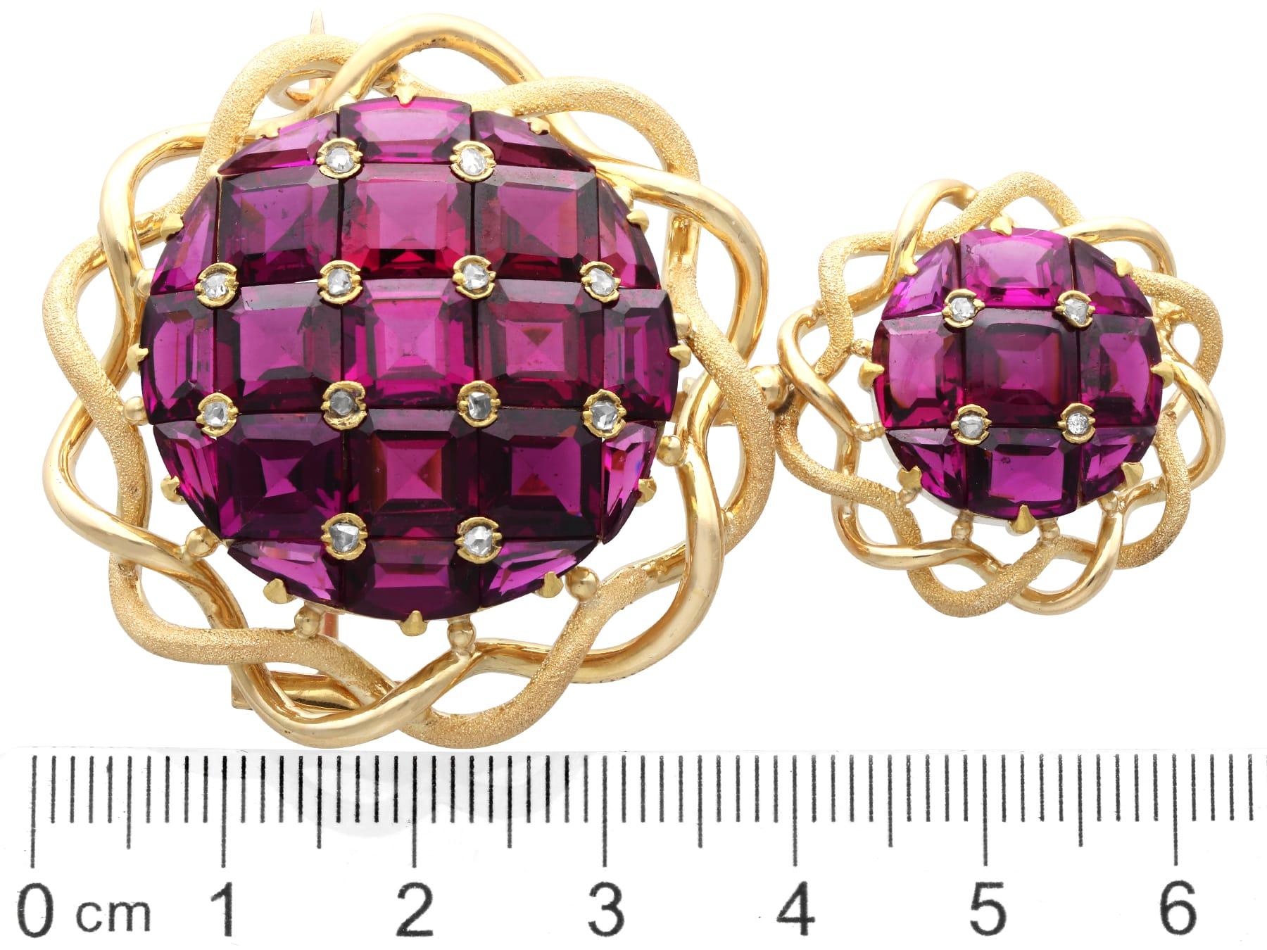 Antique 23.50 Carat Garnet 0.28 Carat Diamond 18k Yellow Gold Brooch Circa 1890 For Sale 3