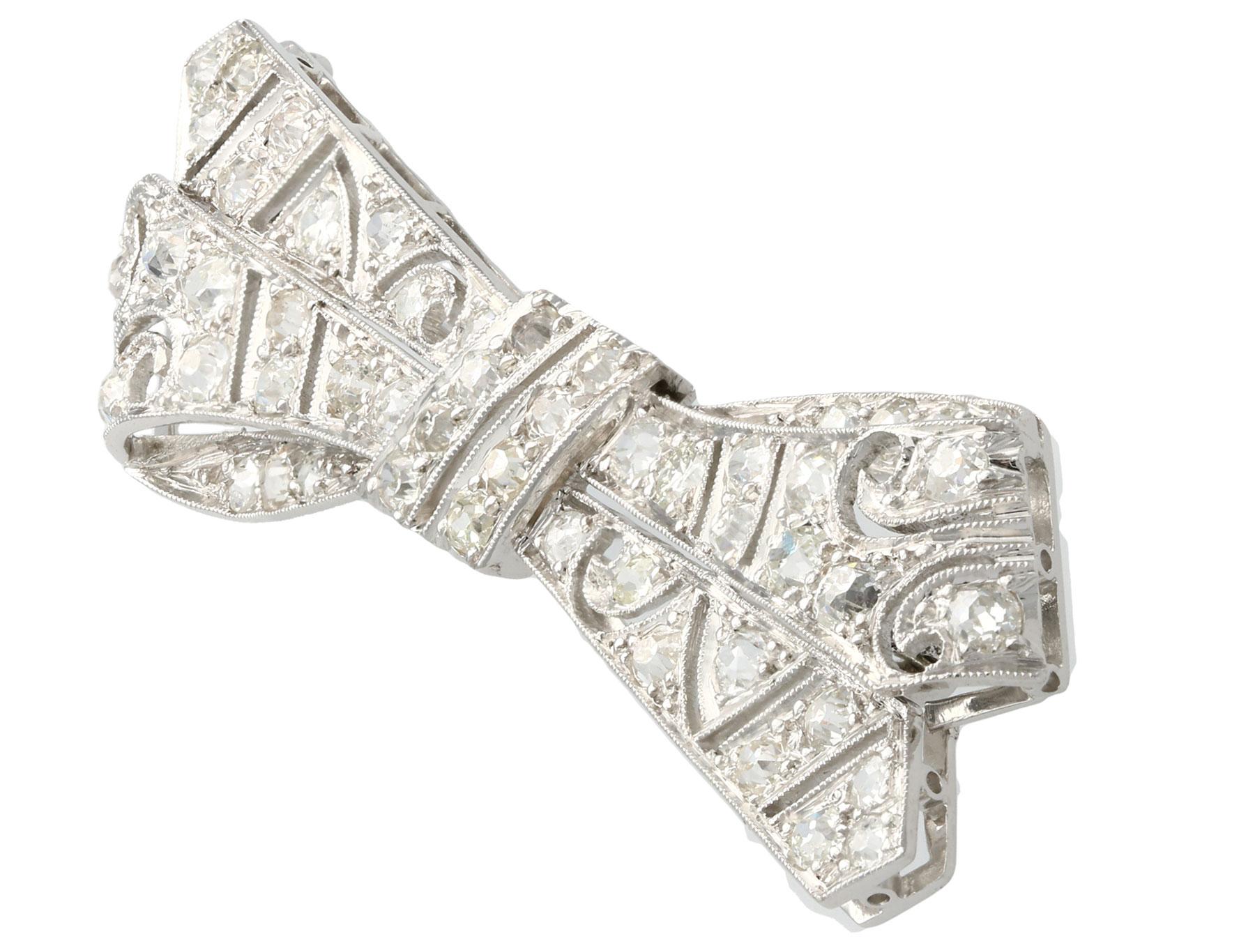 Antique 2.36 Carat Diamond and Platinum 'Bow' Brooch In Excellent Condition In Jesmond, Newcastle Upon Tyne