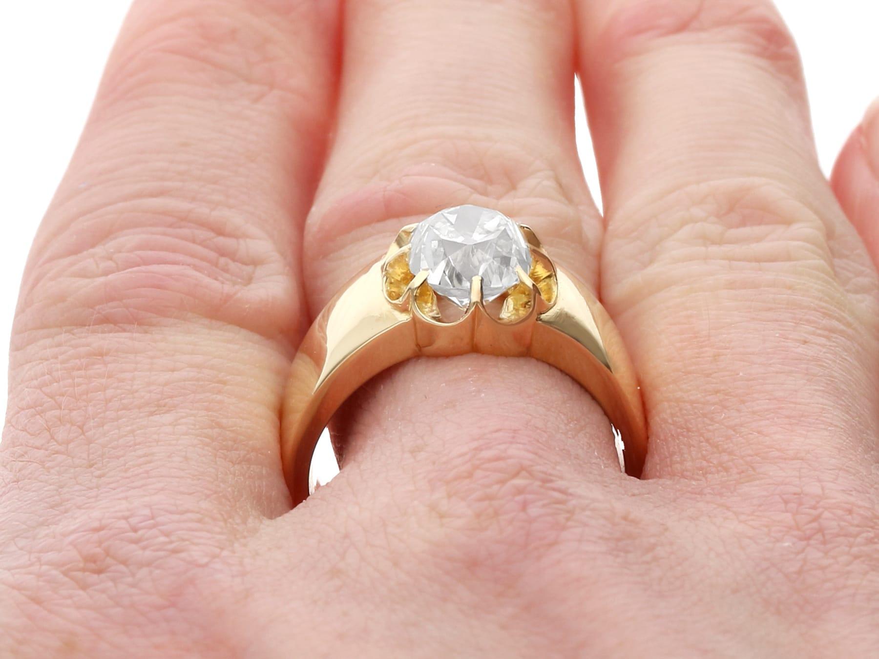 Antiguo Anillo de Compromiso Solitario Unisex de Diamantes de 2,38 quilates y Oro Amarillo de 18k en venta 6