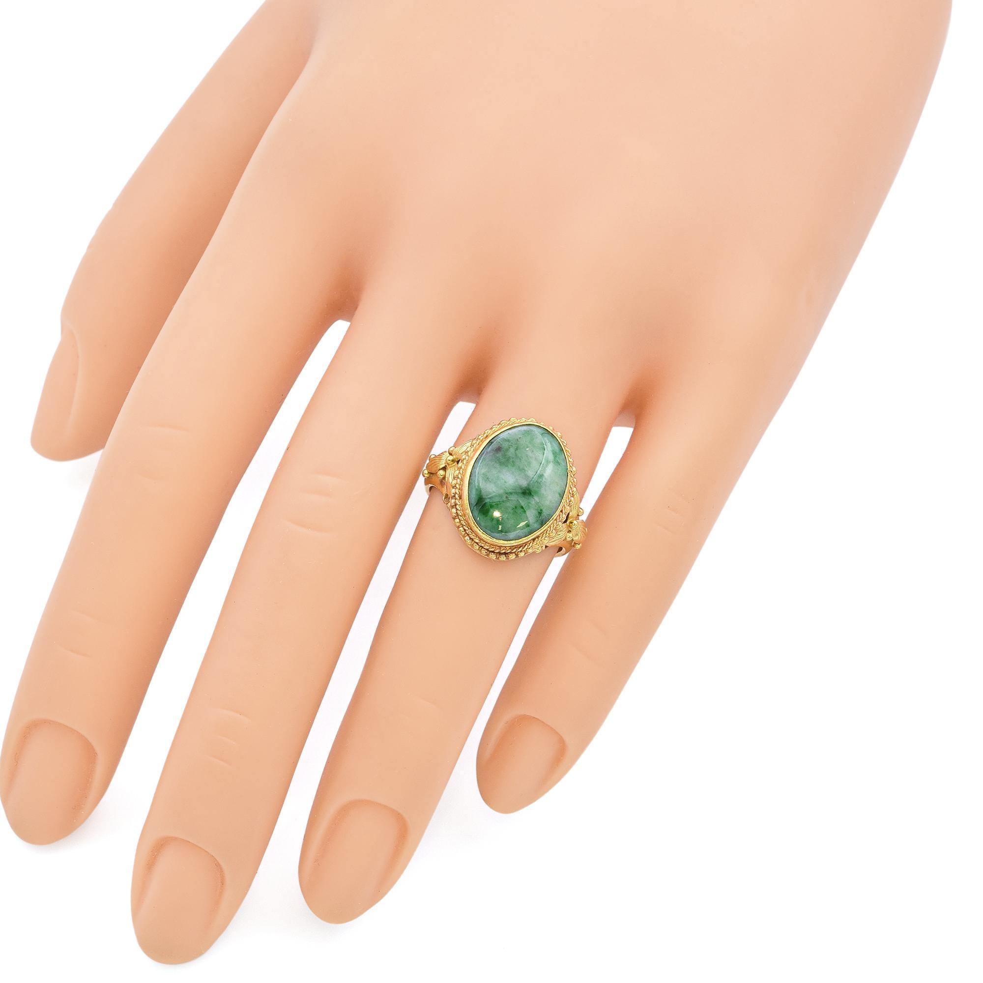 Antique 23k Yellow Gold Jadeite Cabochon Statement Ring In Good Condition For Sale In New York, NY