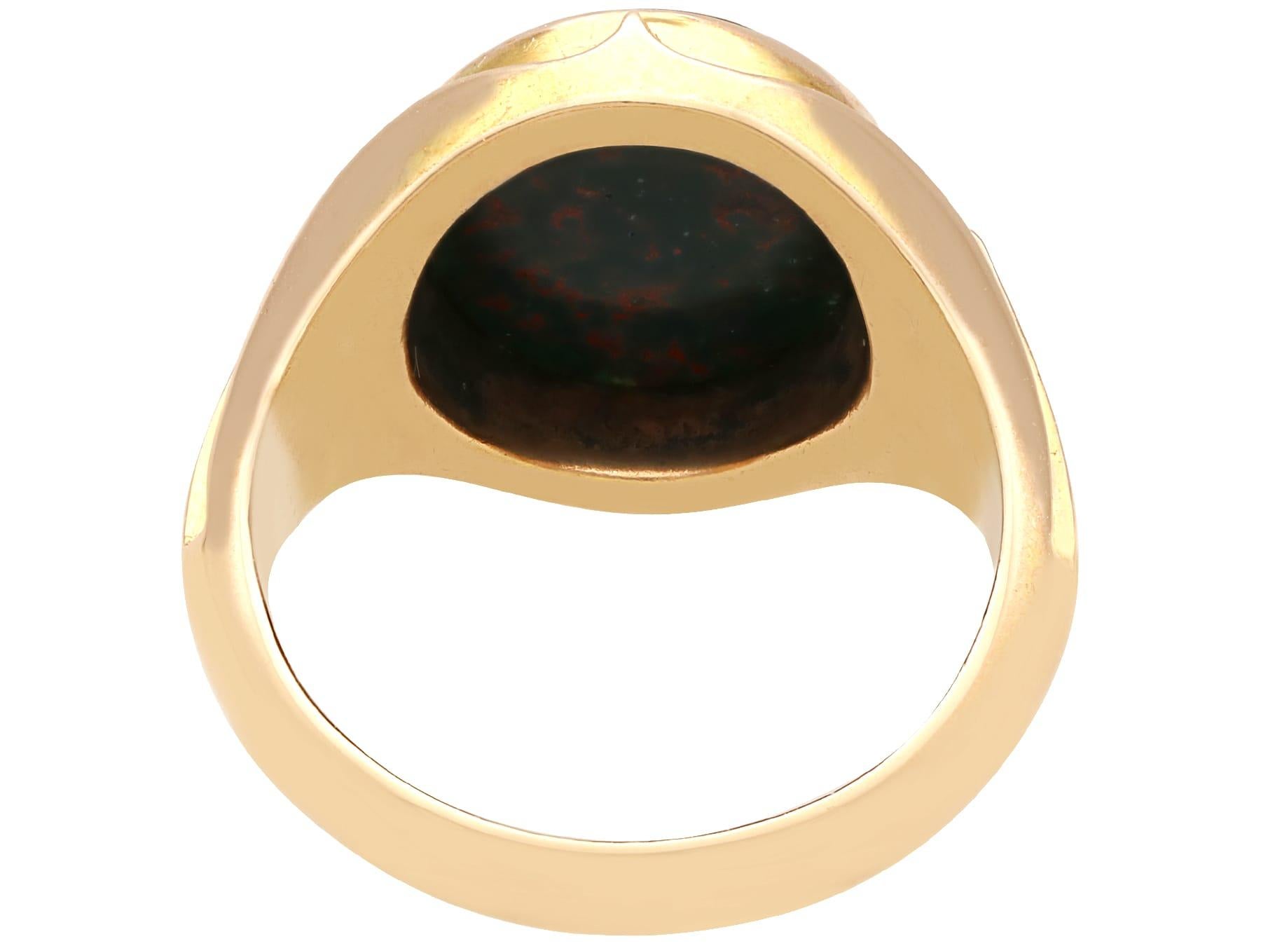 Anillo antiguo de piedra de sangre de 2,42 quilates y oro amarillo de 14 quilates en venta 3