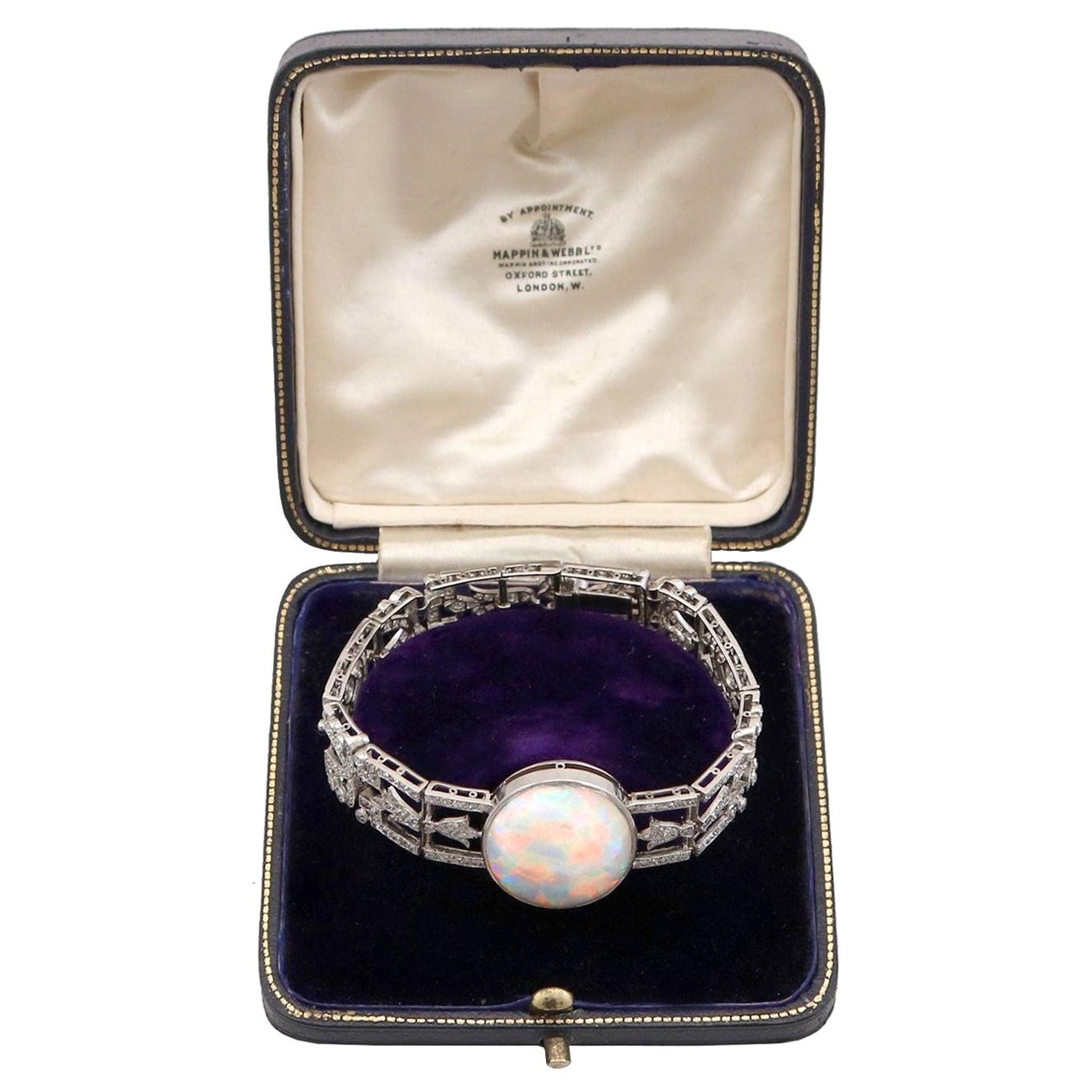 Pulsera antigua de platino con ópalo talla oval de 24,66 qt y diamantes de 9,81 qt en venta