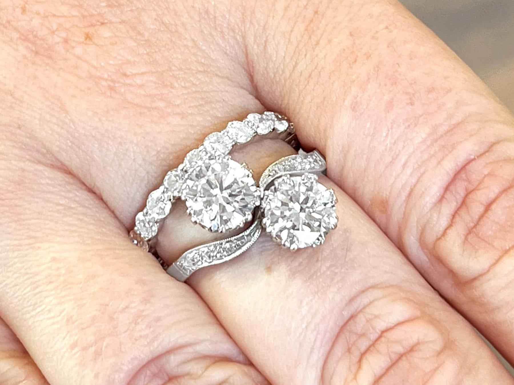 Antique 2.47 Carat Diamond and Platinum Twist Ring In Excellent Condition For Sale In Jesmond, Newcastle Upon Tyne