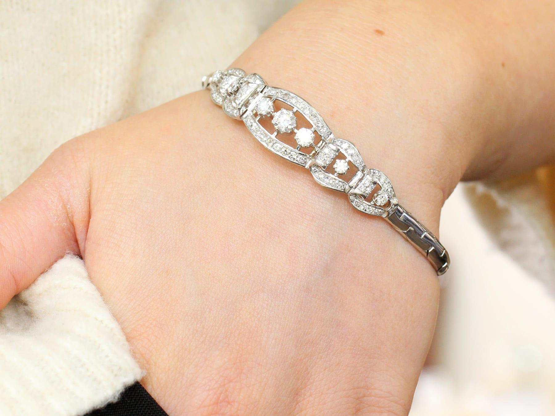 Antique 2.47Ct Diamond and 18k White Gold Bracelet Circa 1935 In Excellent Condition For Sale In Jesmond, Newcastle Upon Tyne