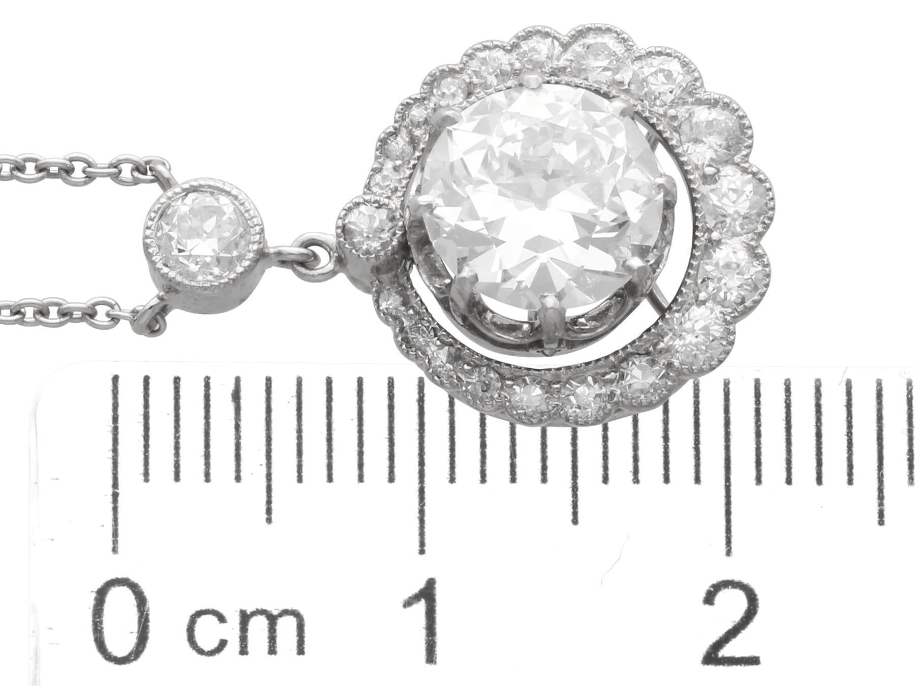 Antico ciondolo con diamante da 2,48 carati e aureola in platino Circa 1920 in vendita 5