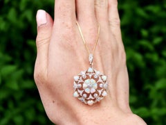 Antiker Gelbgold-Anhänger mit 2,48 Karat Opal und 1,20 Karat Diamant