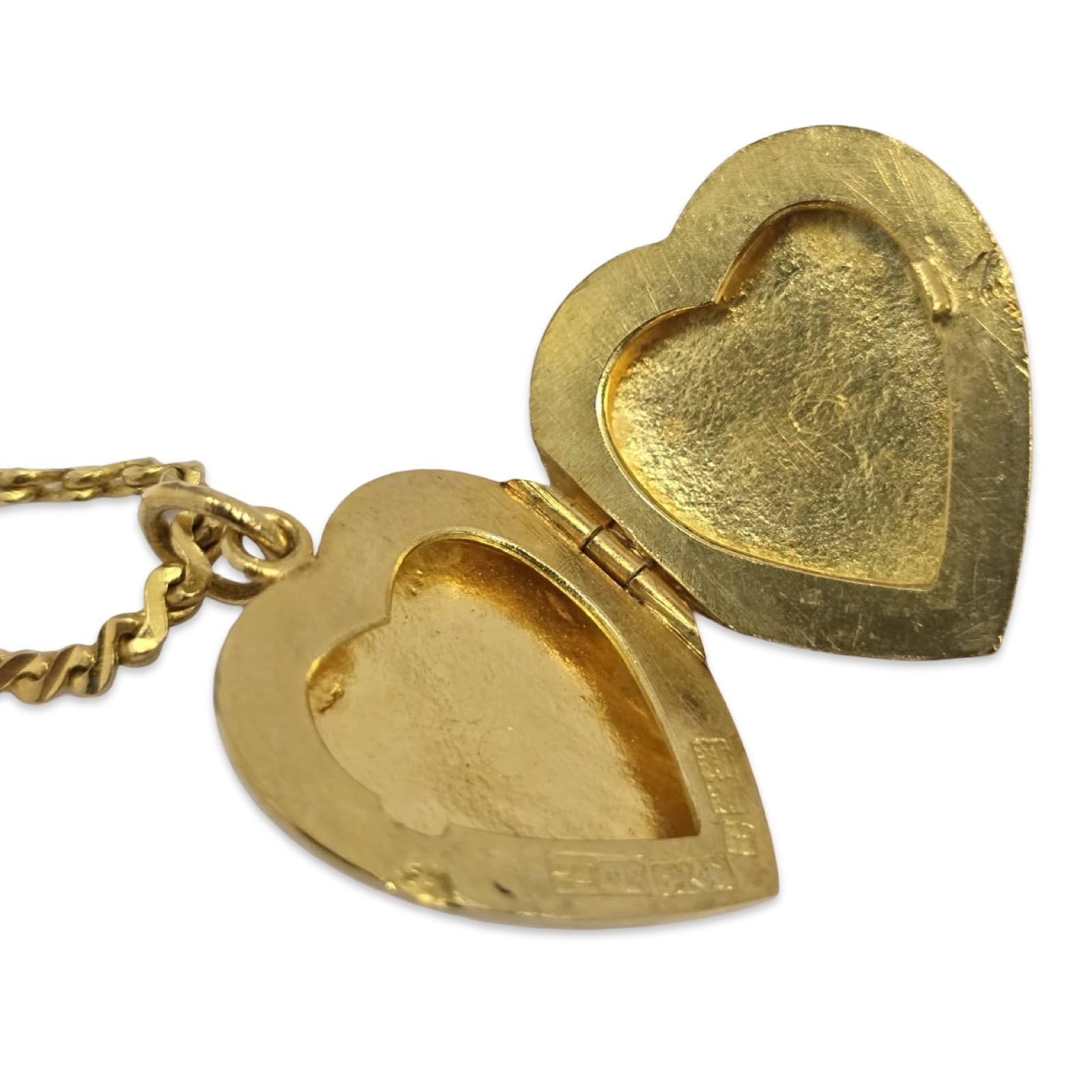 Collier ancien en or 24K avec médaillon en forme de coeur en forme de Koi chinois et script de santé Unisexe en vente