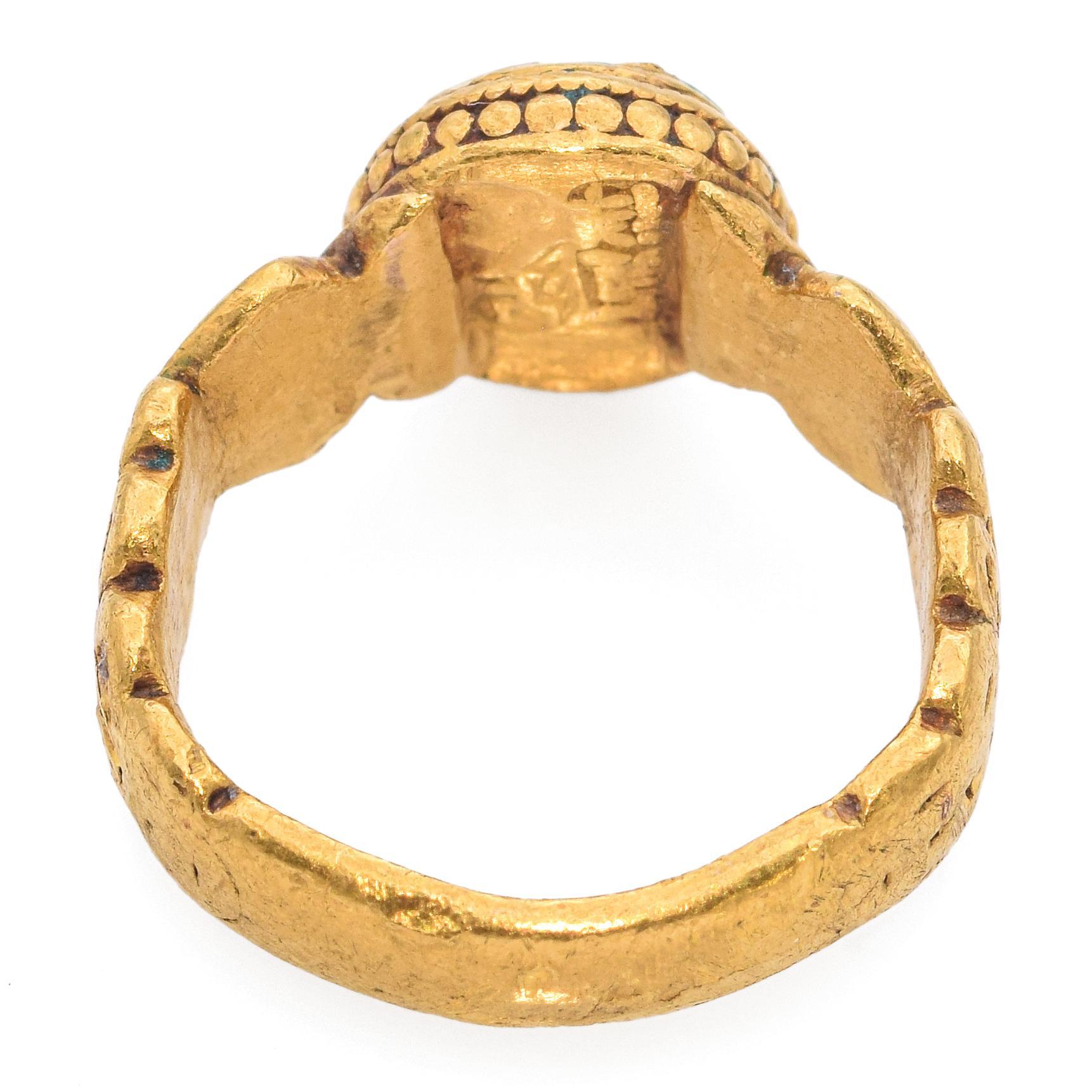 Antique 24k Yellow Gold Green Jade Ring In Good Condition For Sale In New York, NY
