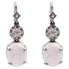 Orecchini antichi con diamante opale ovale da 2,5 carati in oro bianco 18 carati