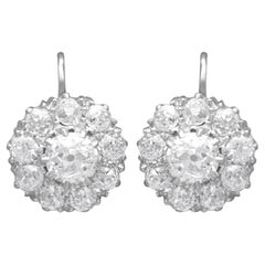 Pendientes antiguos en racimo de diamantes y platino de 2,50 quilates Circa 1900