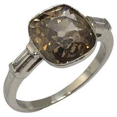 Bague ancienne en diamant coussin de 2,50 carats de couleur fantaisie