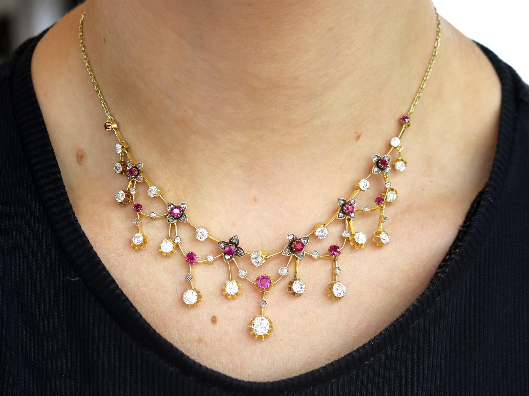 Victorien Collier ancien en or jaune 18k, rubis 2,50 carats et diamant 4,70 carats Circa 1890 en vente