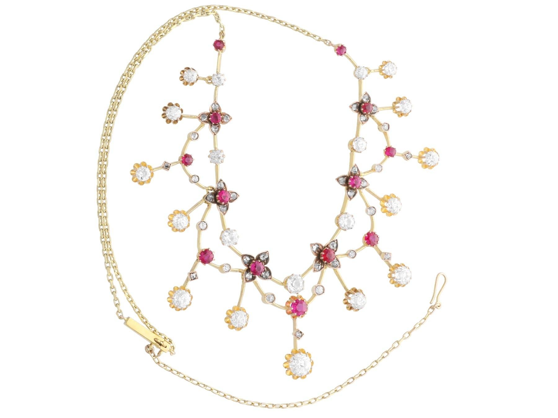 Taille coussin Collier ancien en or jaune 18k, rubis 2,50 carats et diamant 4,70 carats Circa 1890 en vente