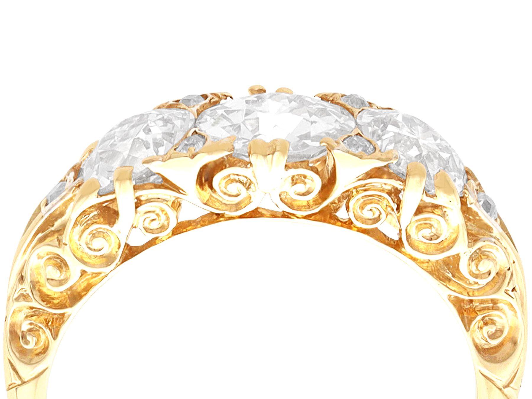 Antiker 2,56 Karat Diamant und Gelbgold Trilogy-Ring im Zustand „Hervorragend“ in Jesmond, Newcastle Upon Tyne