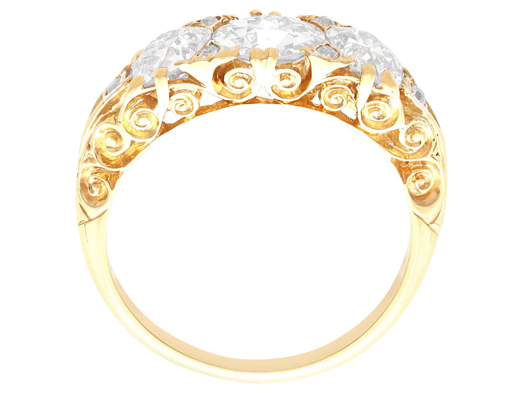 Antiker 2,56 Karat Diamant und Gelbgold Trilogy-Ring im Zustand „Hervorragend“ im Angebot in Jesmond, Newcastle Upon Tyne