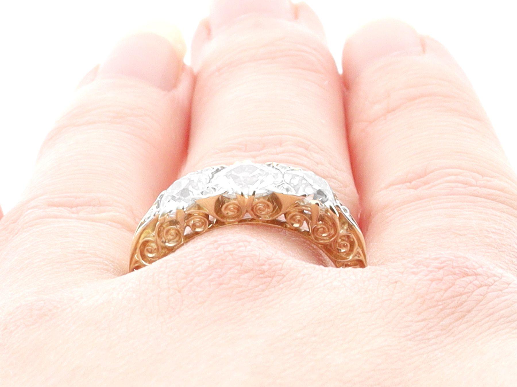 Antiker 2,56 Karat Diamant und Gelbgold Trilogy-Ring im Angebot 2