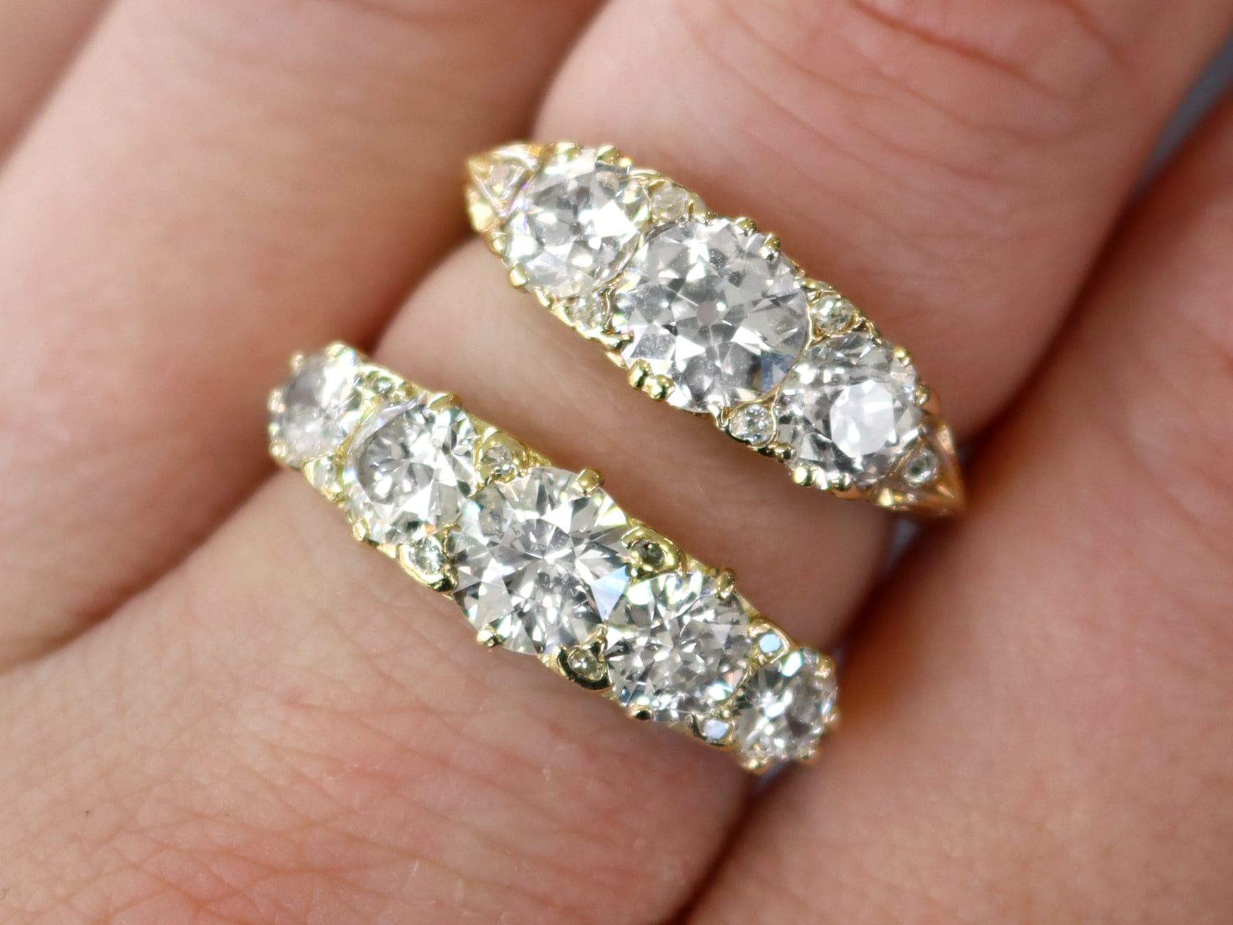 Antiker 2,56 Karat Diamant und Gelbgold Trilogy-Ring (Alteuropäischer Schliff)