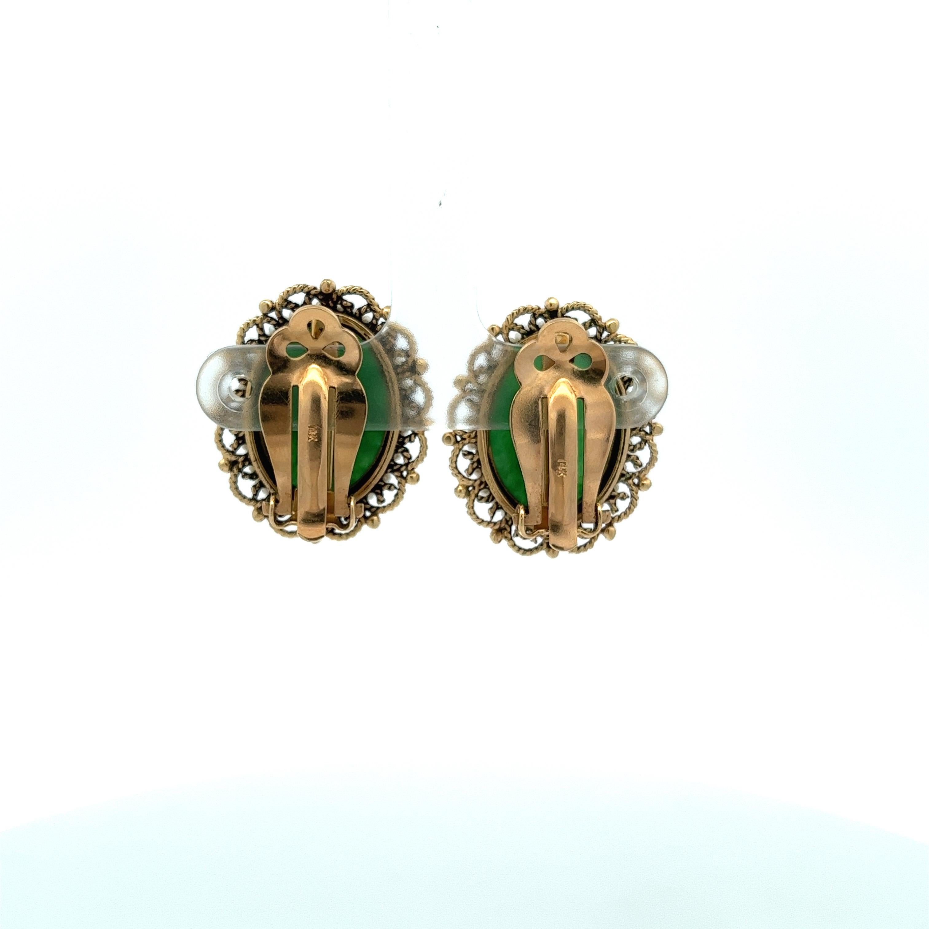 Artisan Antique 25.7 Carat Jade and Pearl 14 Karat Yellow Gold Clip on Earrings 