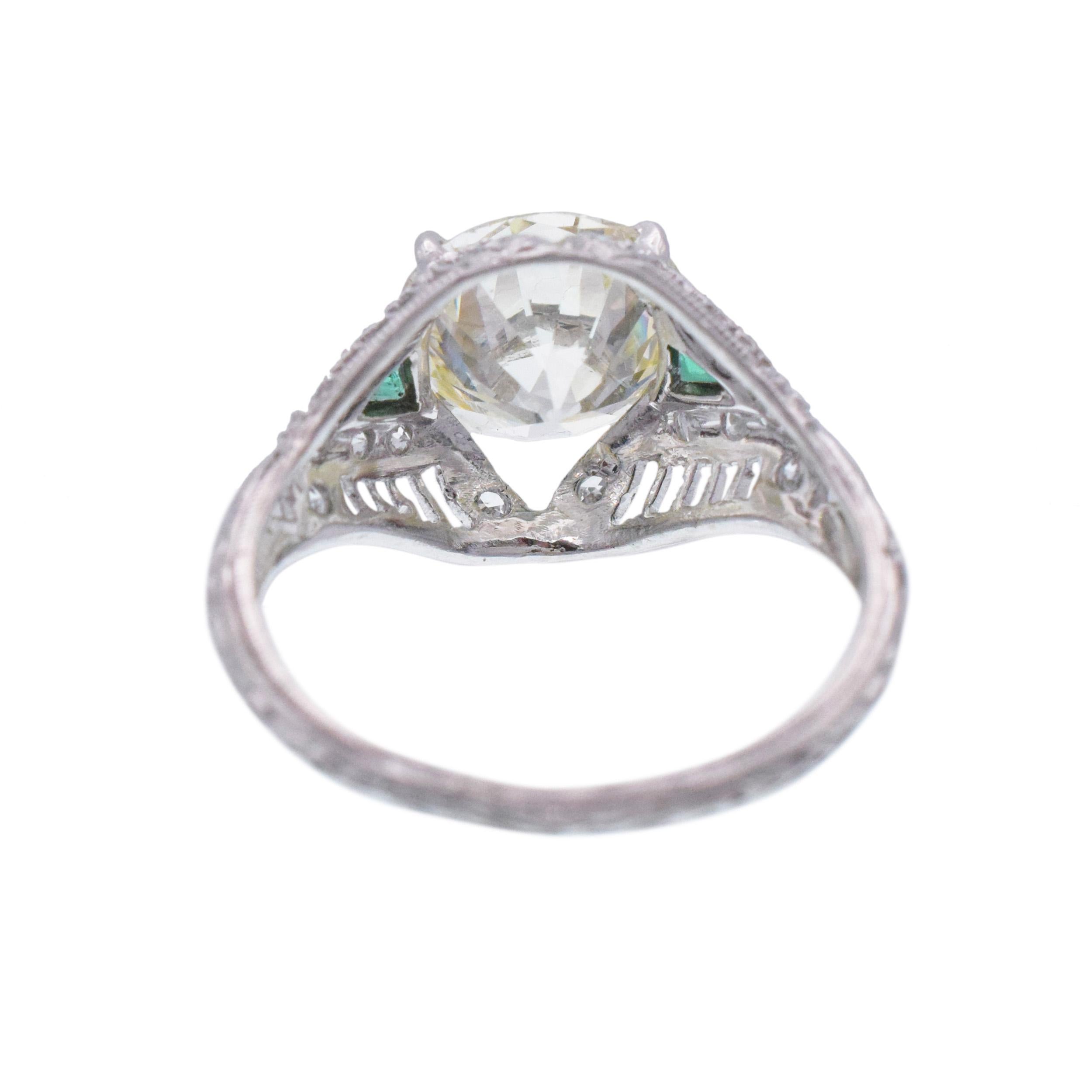 Anello antico con diamanti taglio europeo da 2,60 carati in platino In condizioni ottime in vendita a New York, NY