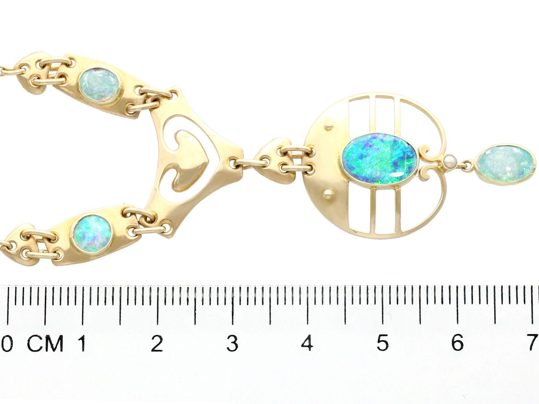 Art Nouveau 2.62 Carat Opal and Yellow Gold Necklace For Sale 1